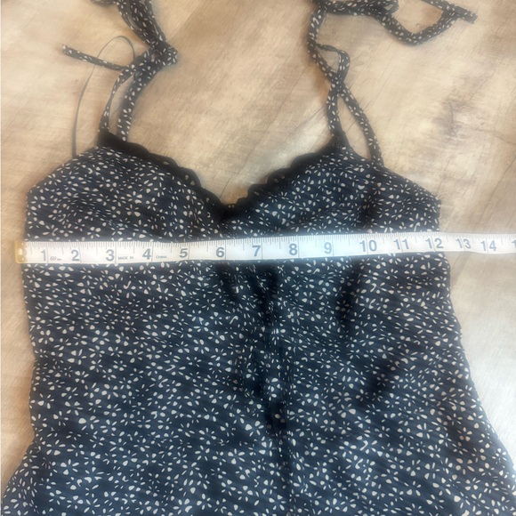 Princess Polly size 2 black with white petals pattern, tie strap skort - Picture 7 of 8